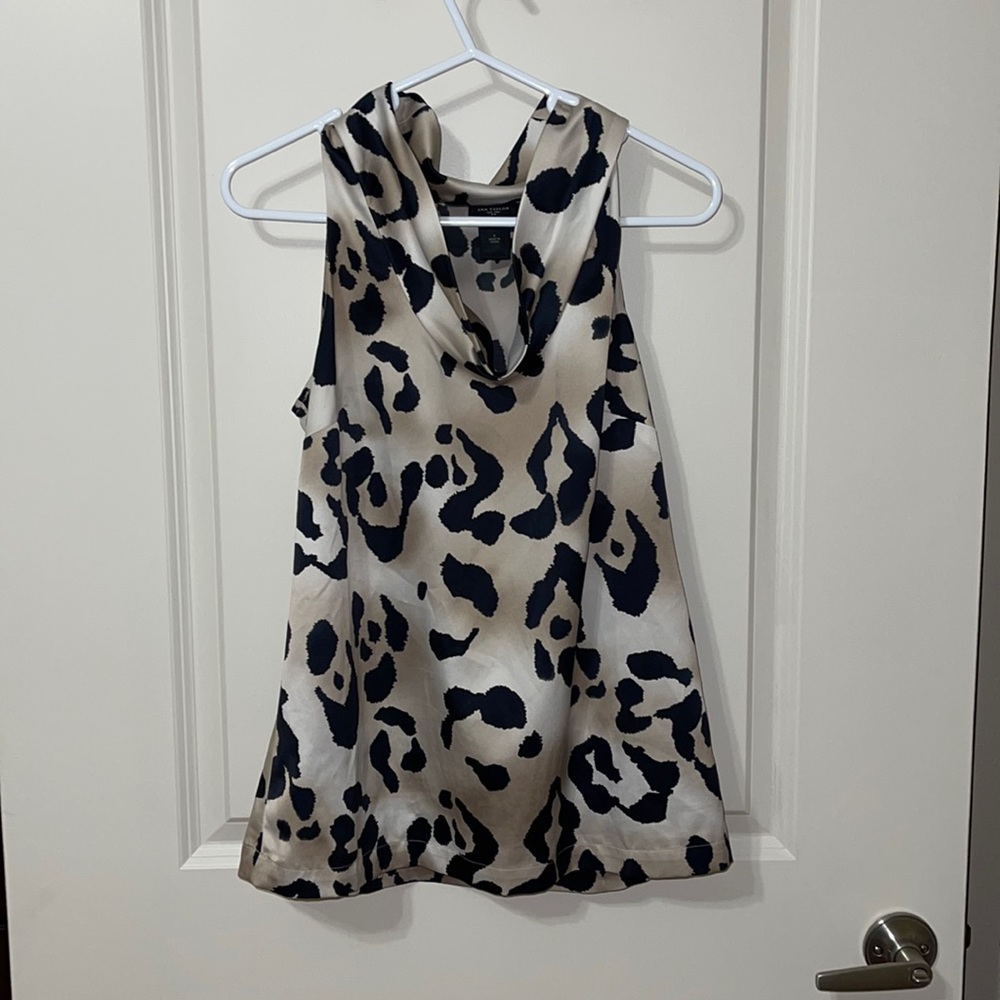 Women’s scoop neck top